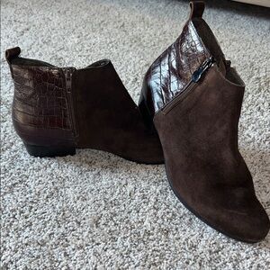 Munro Dark Brown Suede Ankle Booties